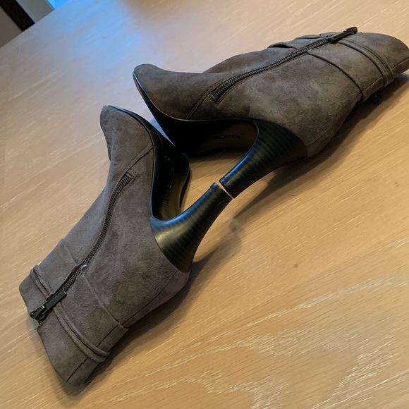 Bandolino Leather Booties with heels and tassels - Size 6.5, very good condition - Picture 6 of 9